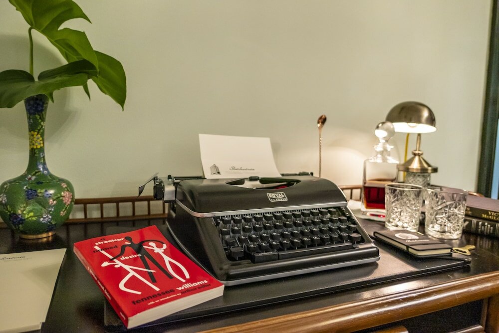 Фото The Pontchartrain Hotel