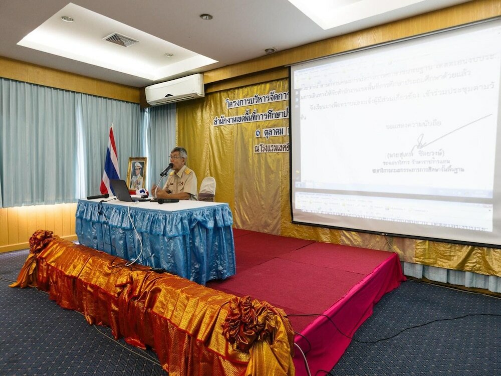 Фото Lake Inn Hotel