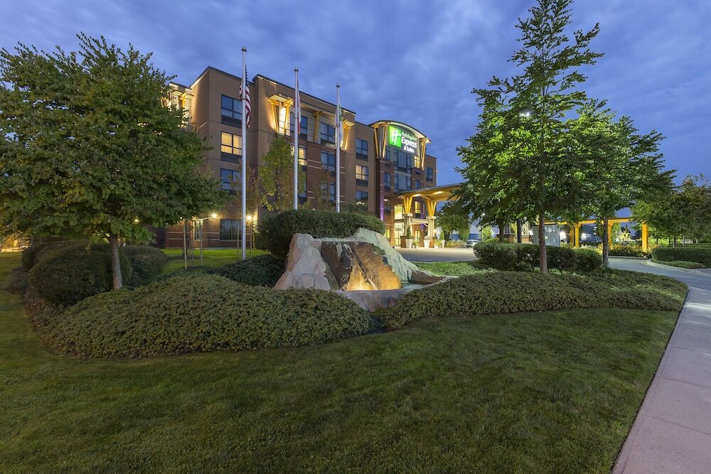 Фото Holiday Inn Express Hotel & Suites Riverport Richmond