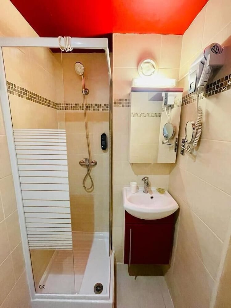 Фото Hipotel Paris Gambetta Republique