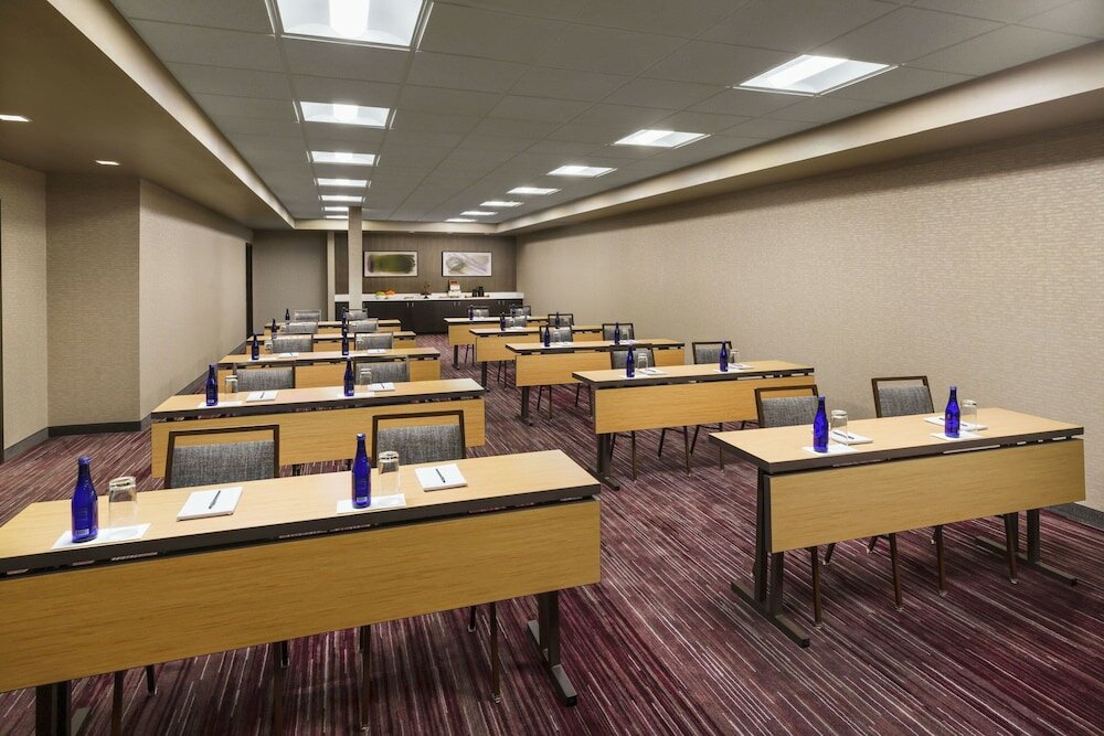 Фото Courtyard by Marriott Chicago Bloomingdale
