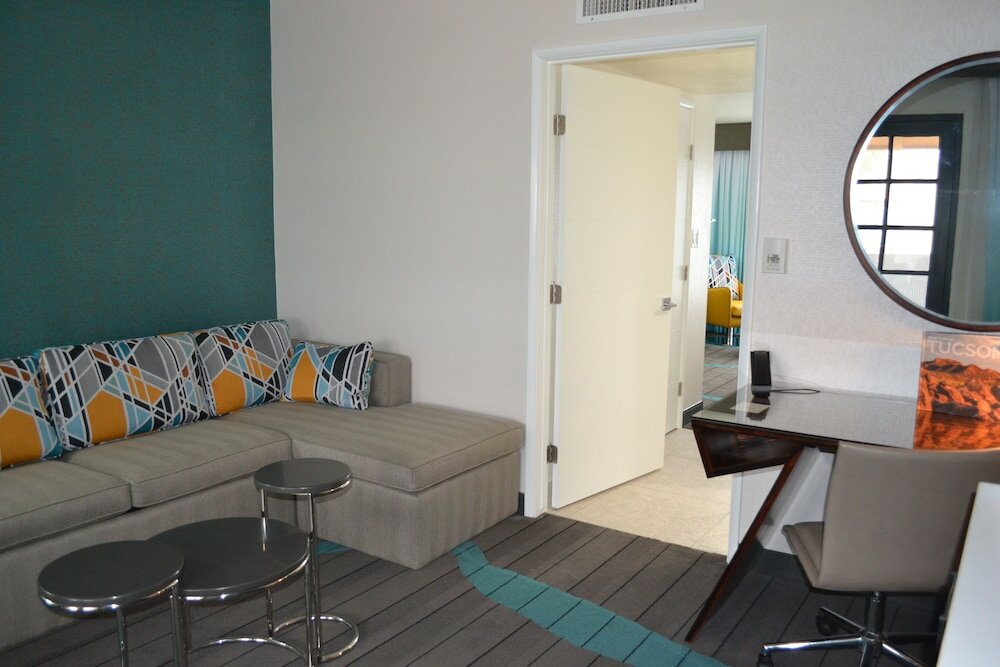 Фото Sheraton Tucson Hotel and Suites