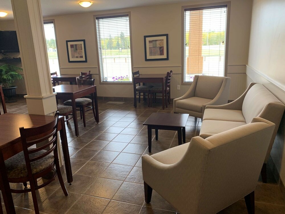 Фото Surestay Plus by Best Western Hardisty