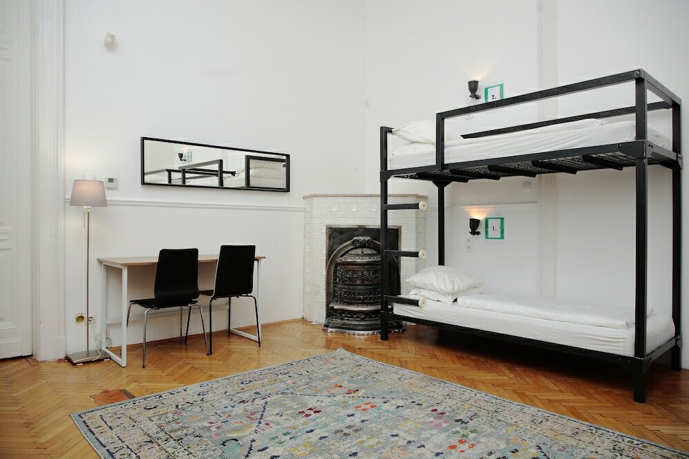 Фото Maverick Hostel & Ensuites