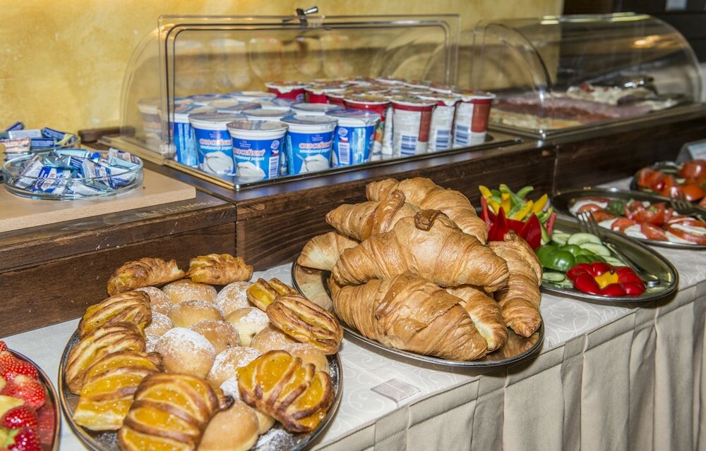 Фото Hotel Cerny Slon