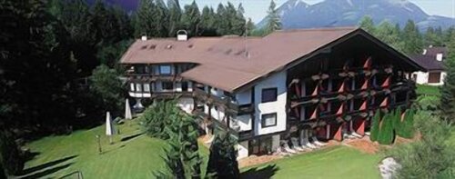 Внешний вид отеля Hotel Quellenhof в Грейнау, фото 5