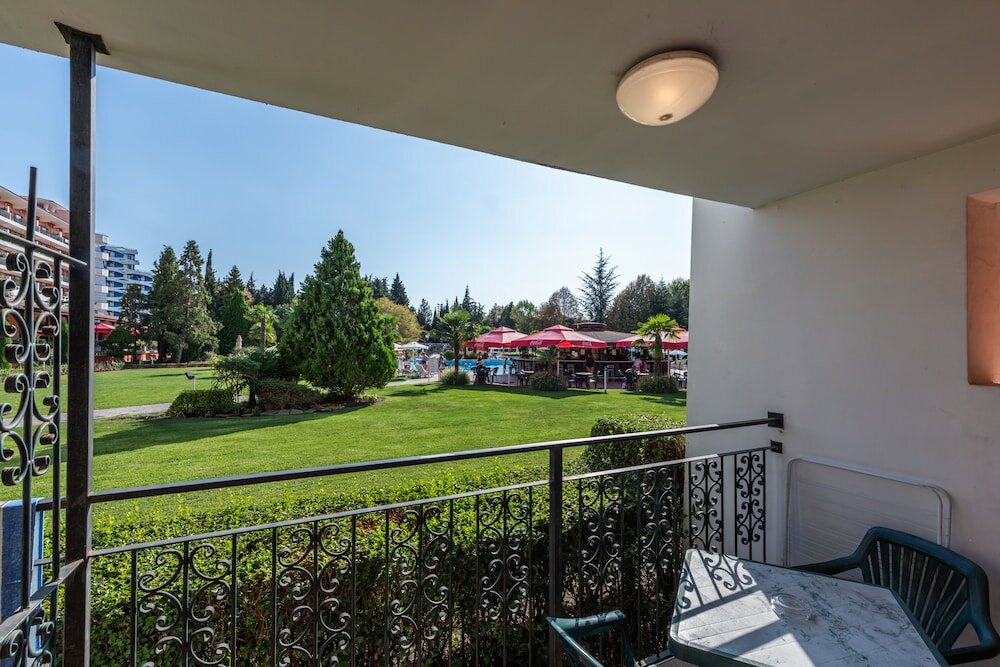 Фото Hotel Hrizantema