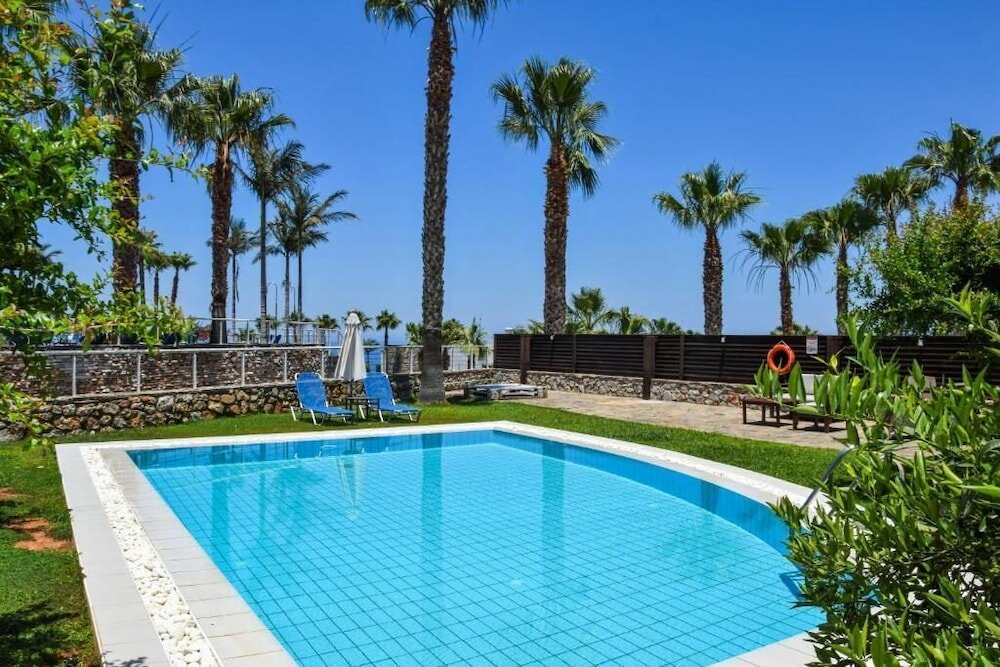 Фото Royal Heights Resort Villas & SPA