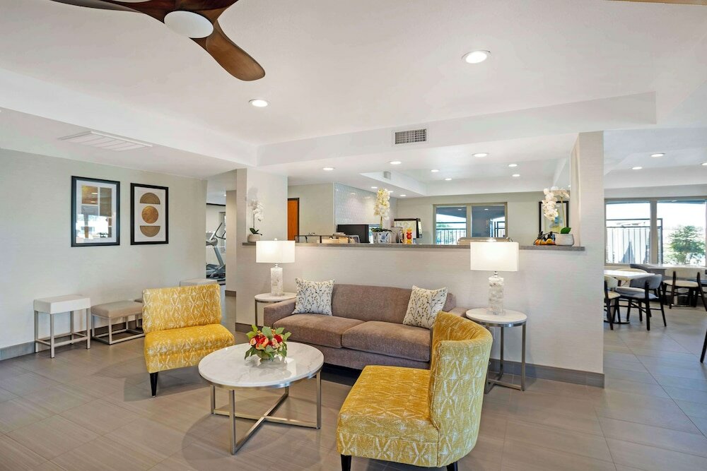 Фото Best Western Exeter Inn & Suites