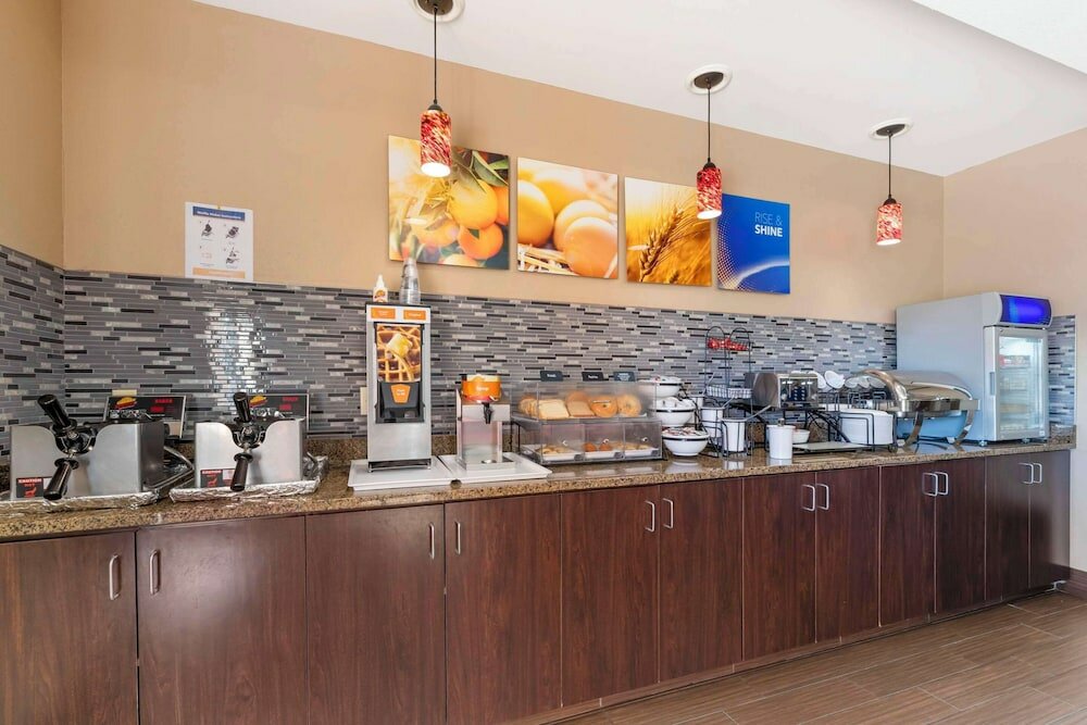 Фото Comfort Inn & Suites Porter near Indiana Dunes