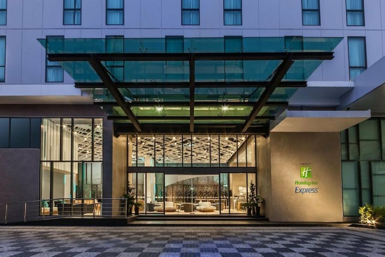 Фото Holiday Inn Express Bangkok Soi Soonvijai