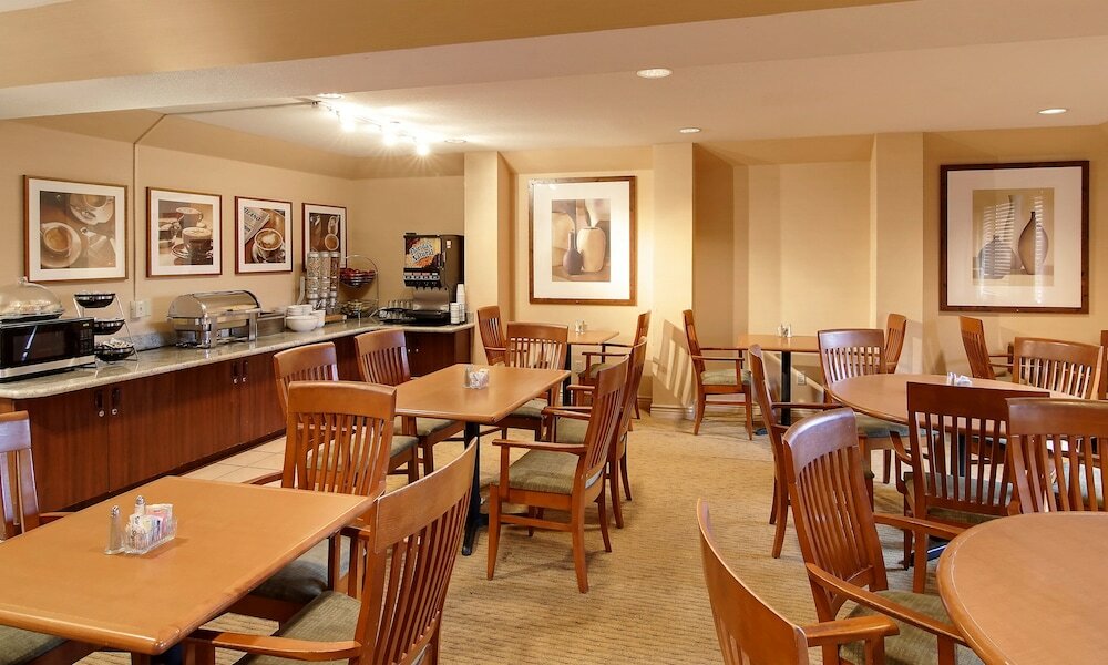 Фото Phoenix Inn Suites South Salem