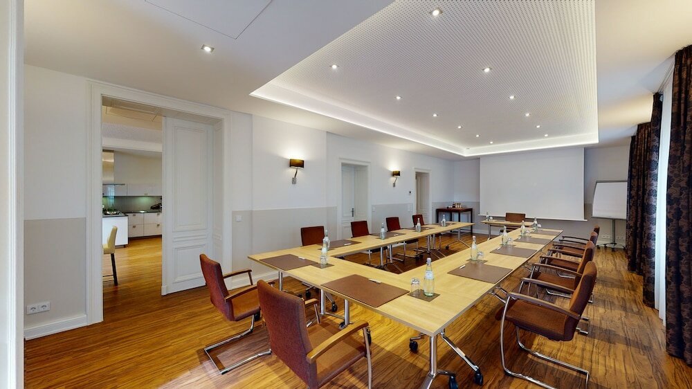 Фото Hotel Oranien Wiesbaden