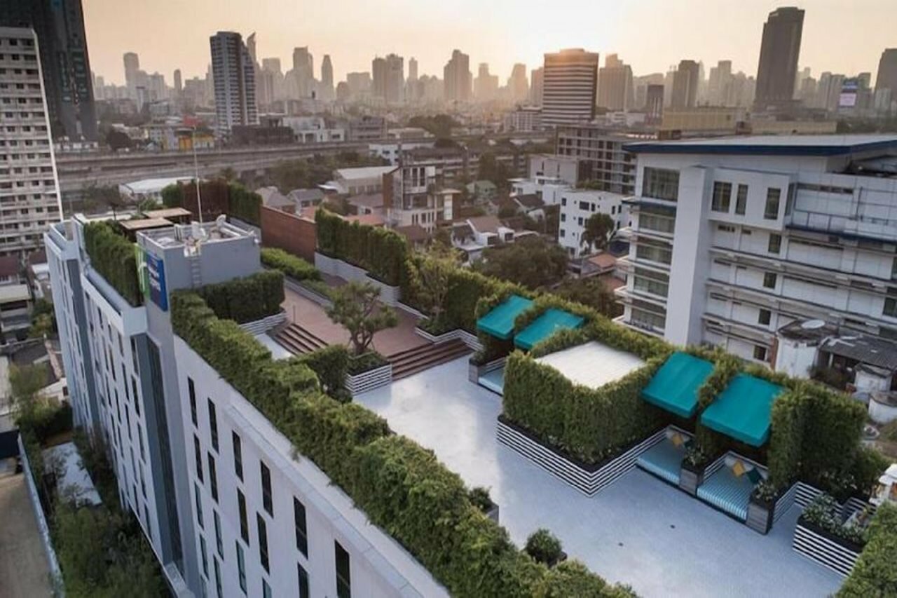 Фото Holiday Inn Express Bangkok Soi Soonvijai