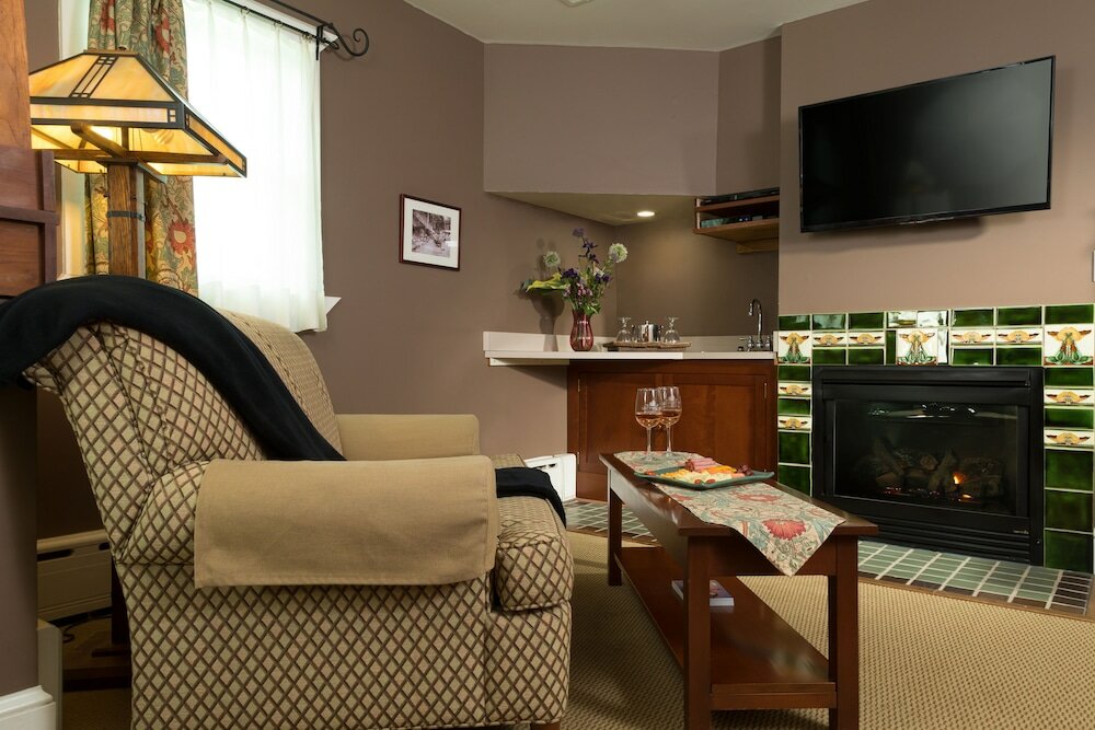 Фото Lake Pointe Inn