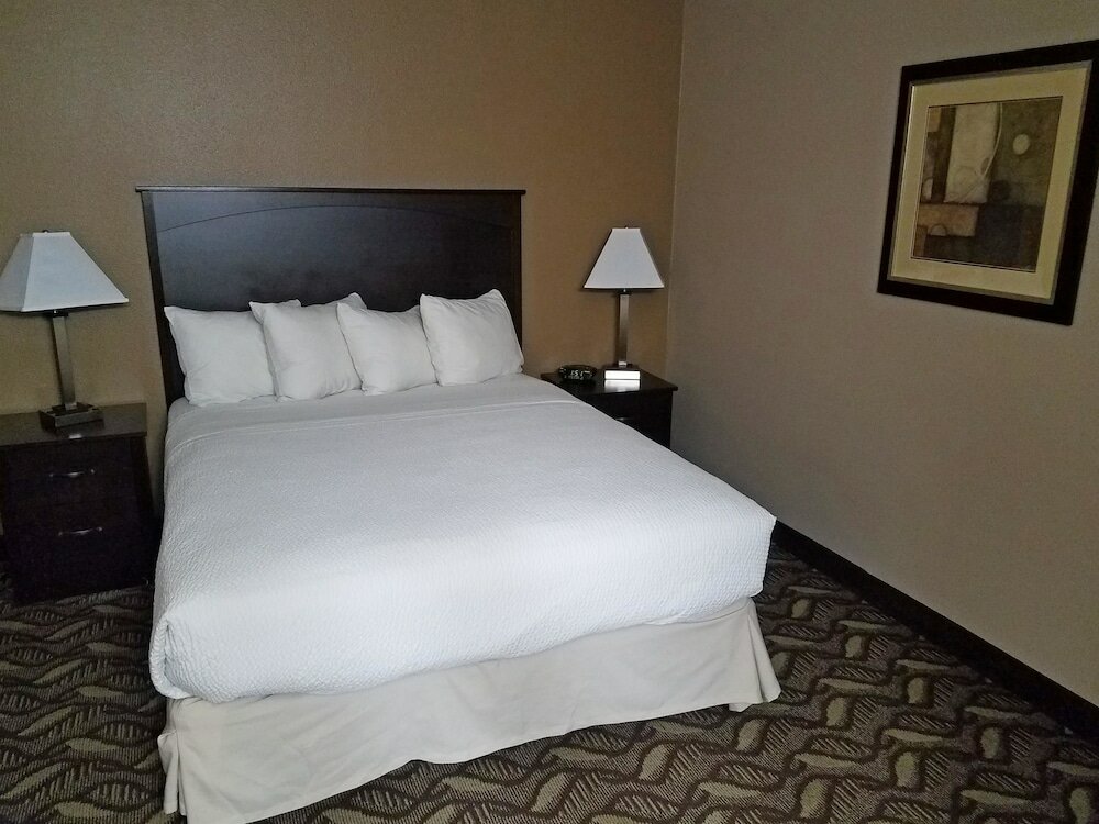 Фото Americas Best Value Inn & Suites Bismarck