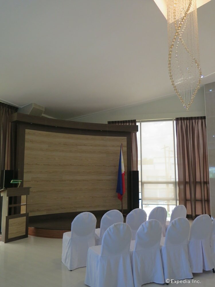 Фото 717 Cesar Place Hotel