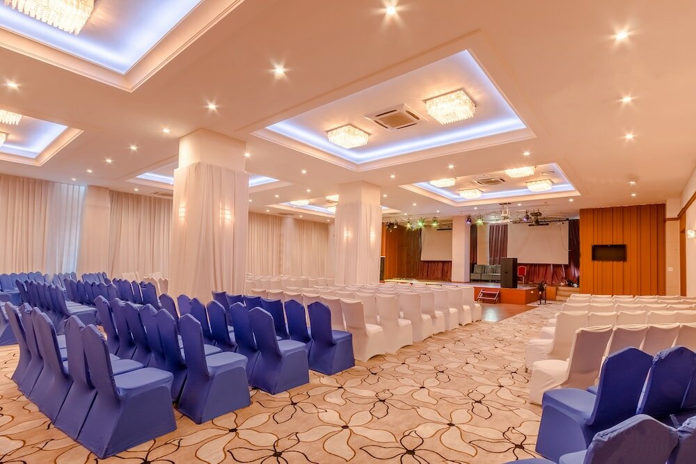 Фото The Blue Sky Hotel & Tower