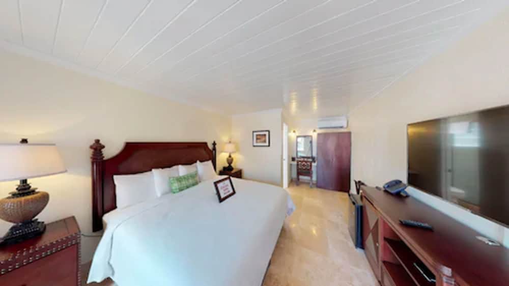 Фото Company House Hotel