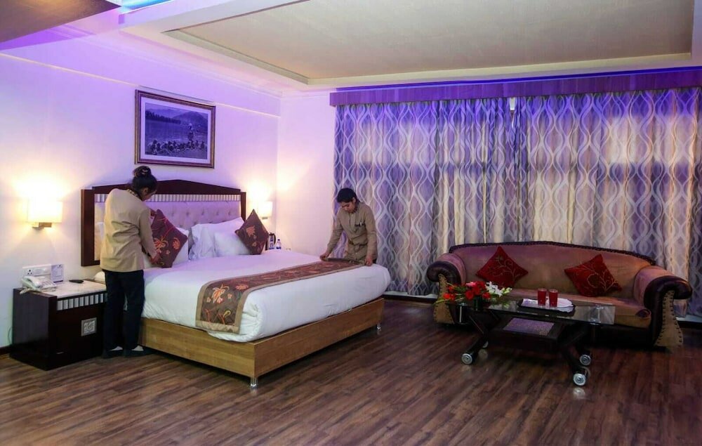 Фото The Residency Hotel