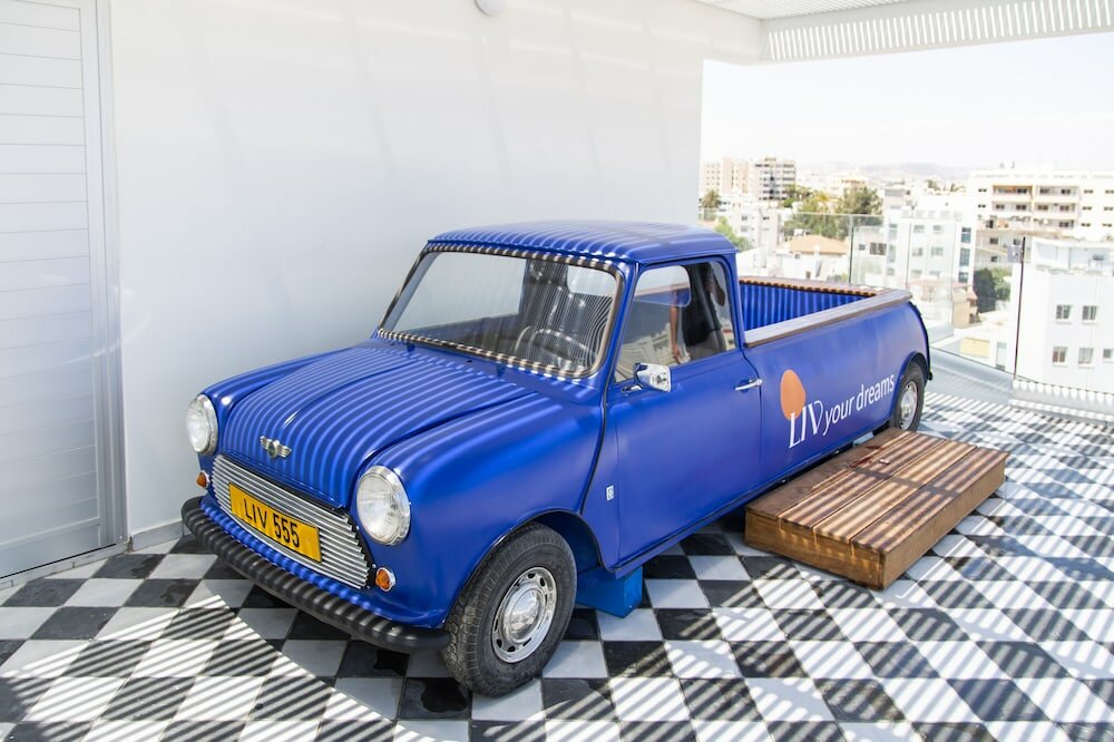 Фото LIV Urban Suites Larnaca