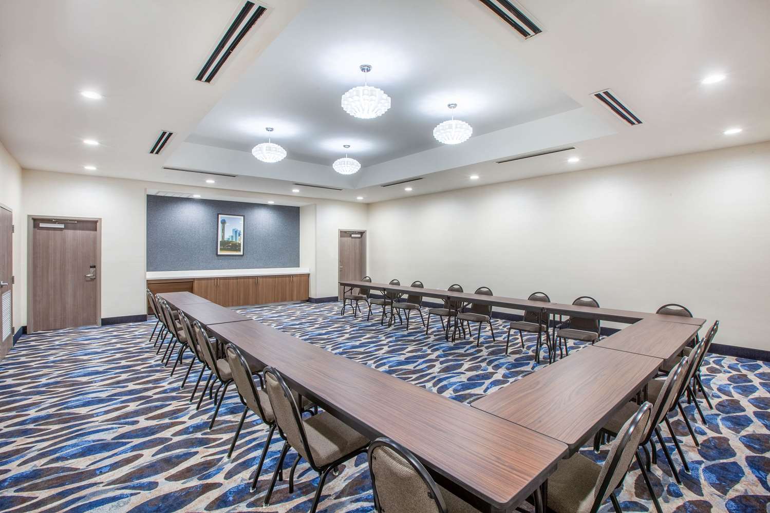 Фото La Quinta Inn & Suites by Wyndham Dallas Duncanville