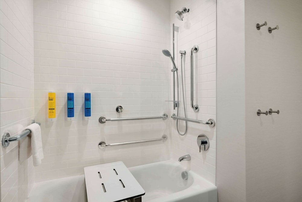 Фото Tru by Hilton Charlotte Tyvola I-77