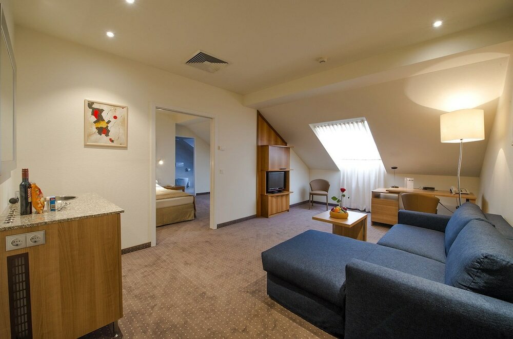 Фото HiLight Suites Hotel