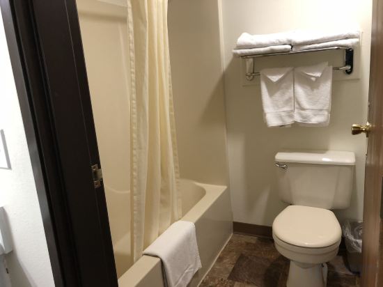 Фото Travelodge Inn & Suites by Wyndham Deadwood