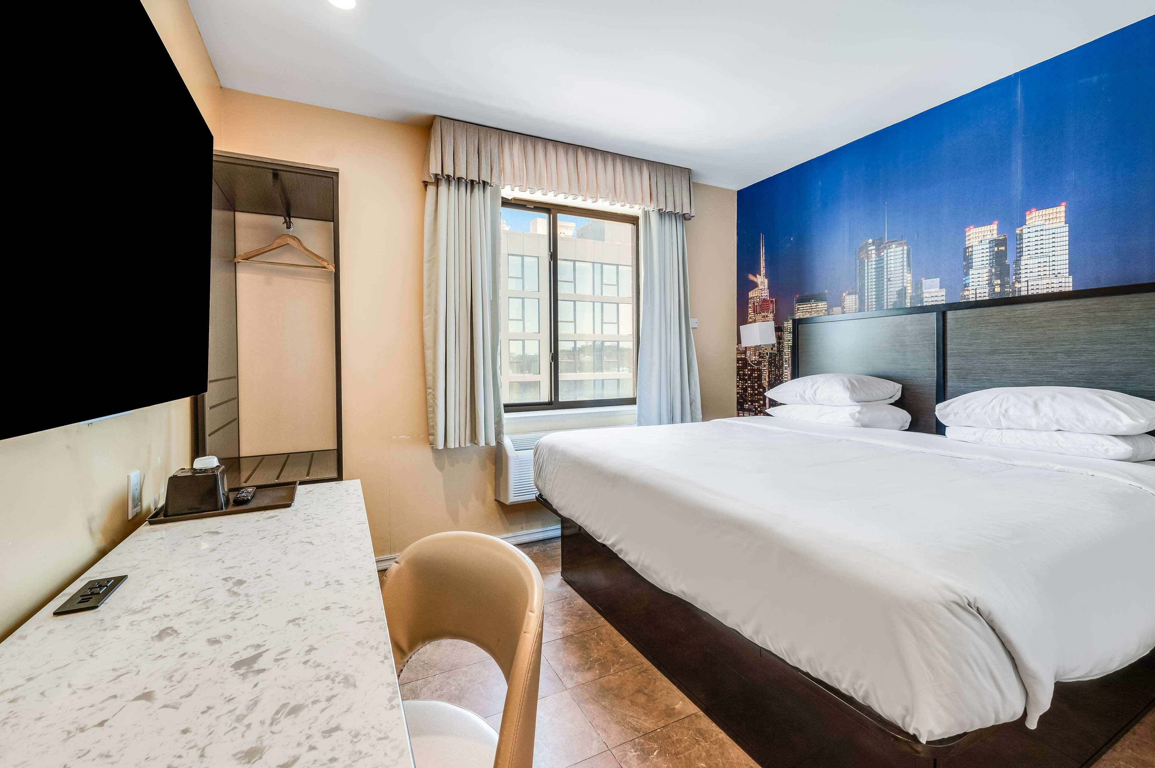 Фото Knights Inn Brooklyn Sunset Park