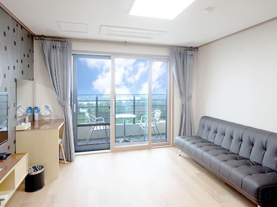 Фото Jeju Bunker Hotel & Resort