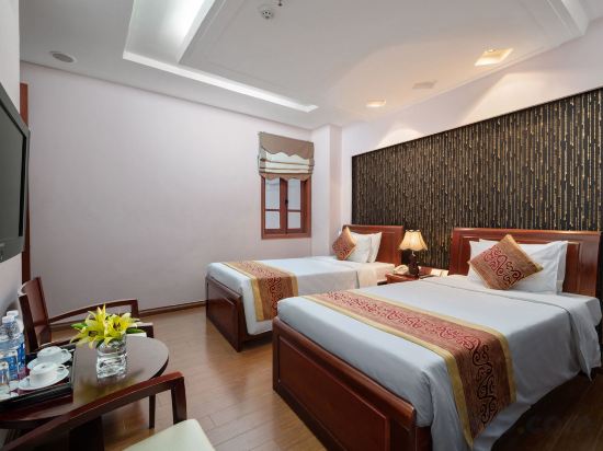 Фото Lakeside Palace Hotel