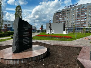 Marshala Kazakova Garden (Nizhniy Novgorod, Marshala Kazakova Garden), square