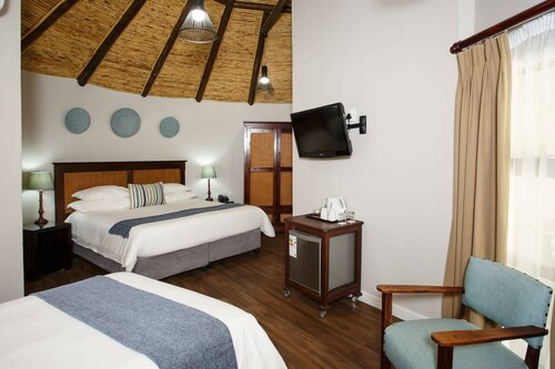 Гостиница Protea Hotel by Marriott Oudtshoorn Riempie Estate