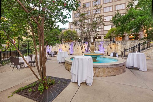 Гостиница Wyndham San Antonio Riverwalk в Сан-Антонио