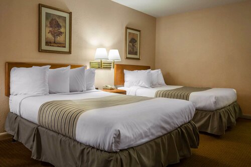 Гостиница Econo Lodge Inn & Suites at Fort Benning