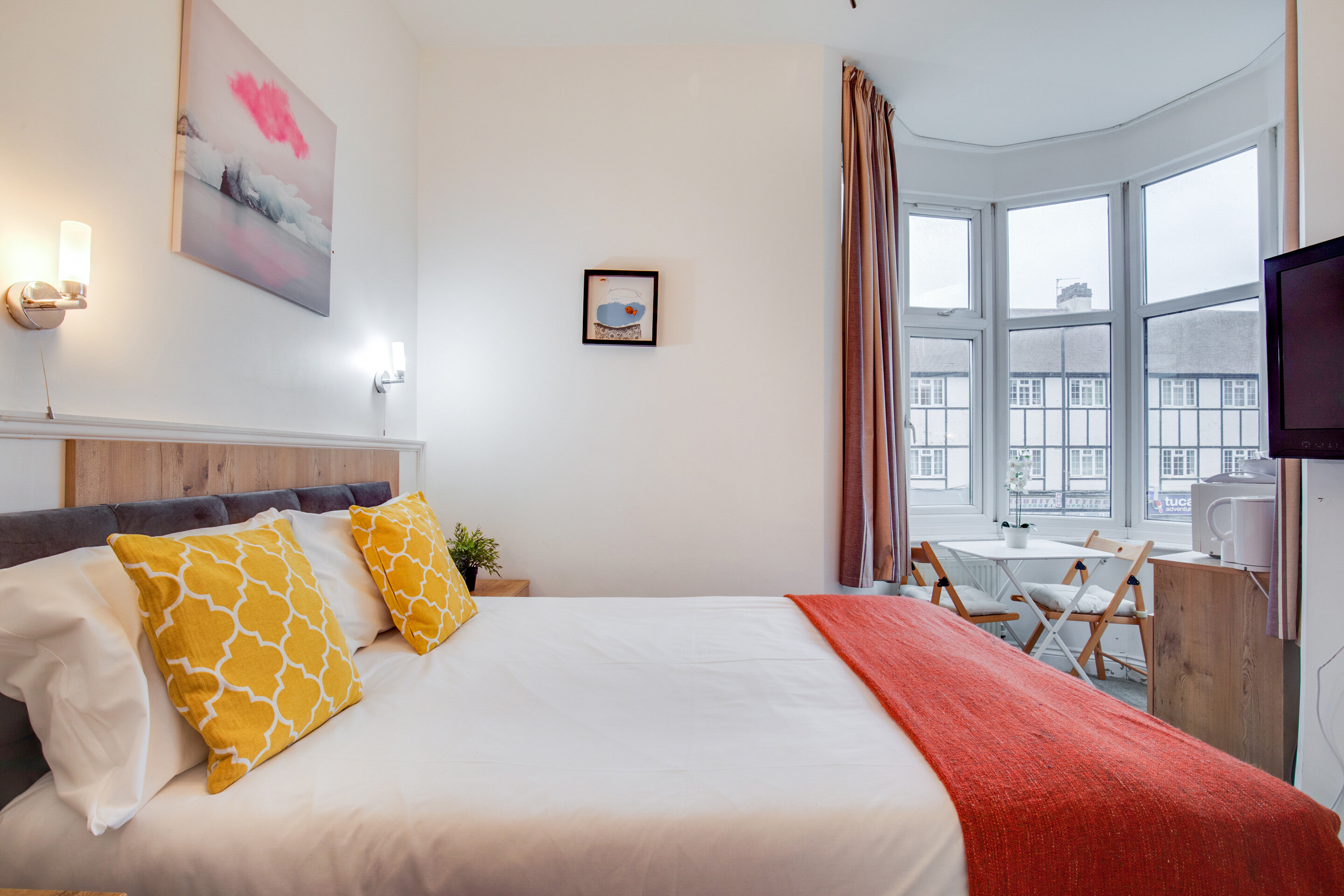 Фото Oyo TamTam Acton Hotel