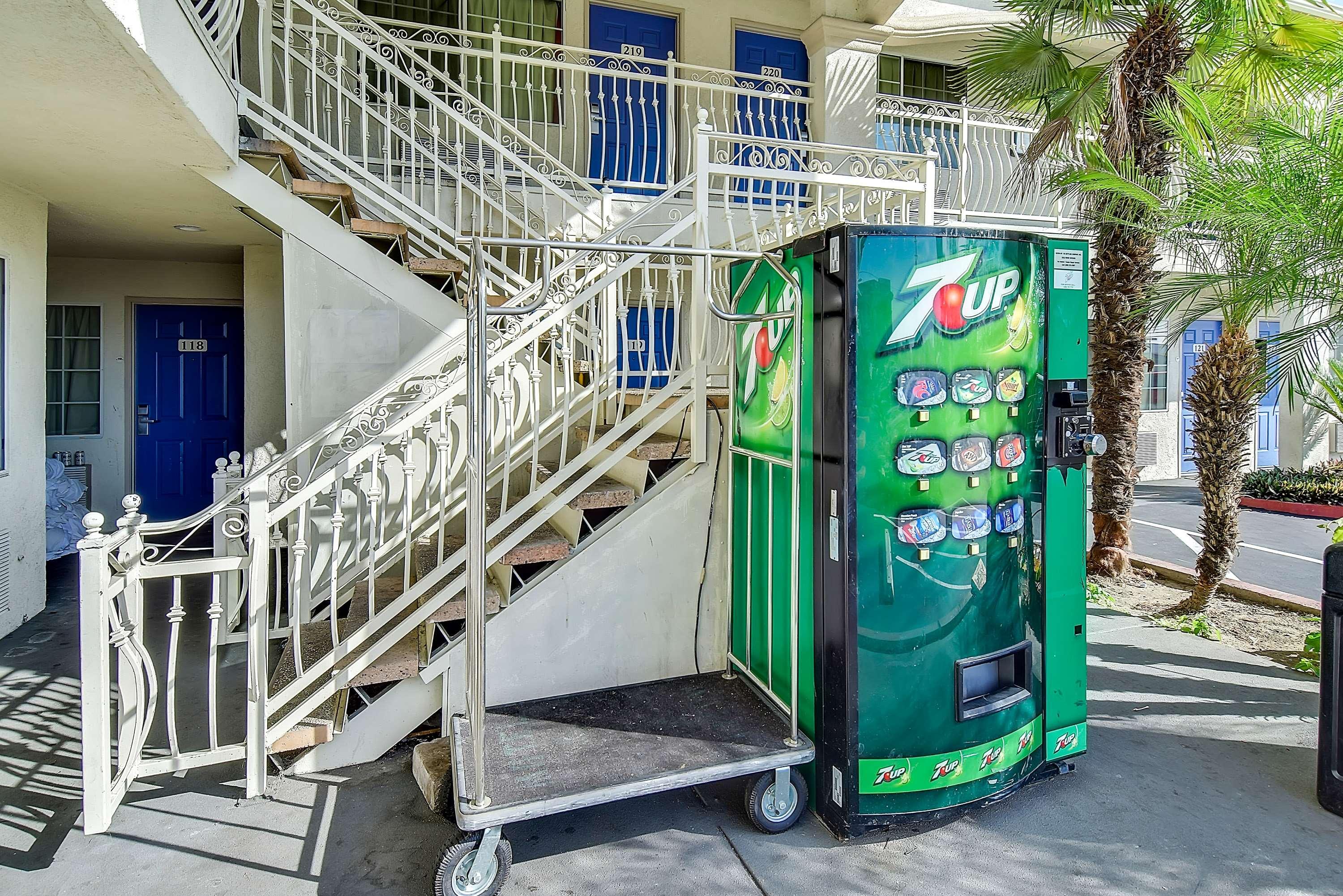 Фото Motel 6 Garden Grove