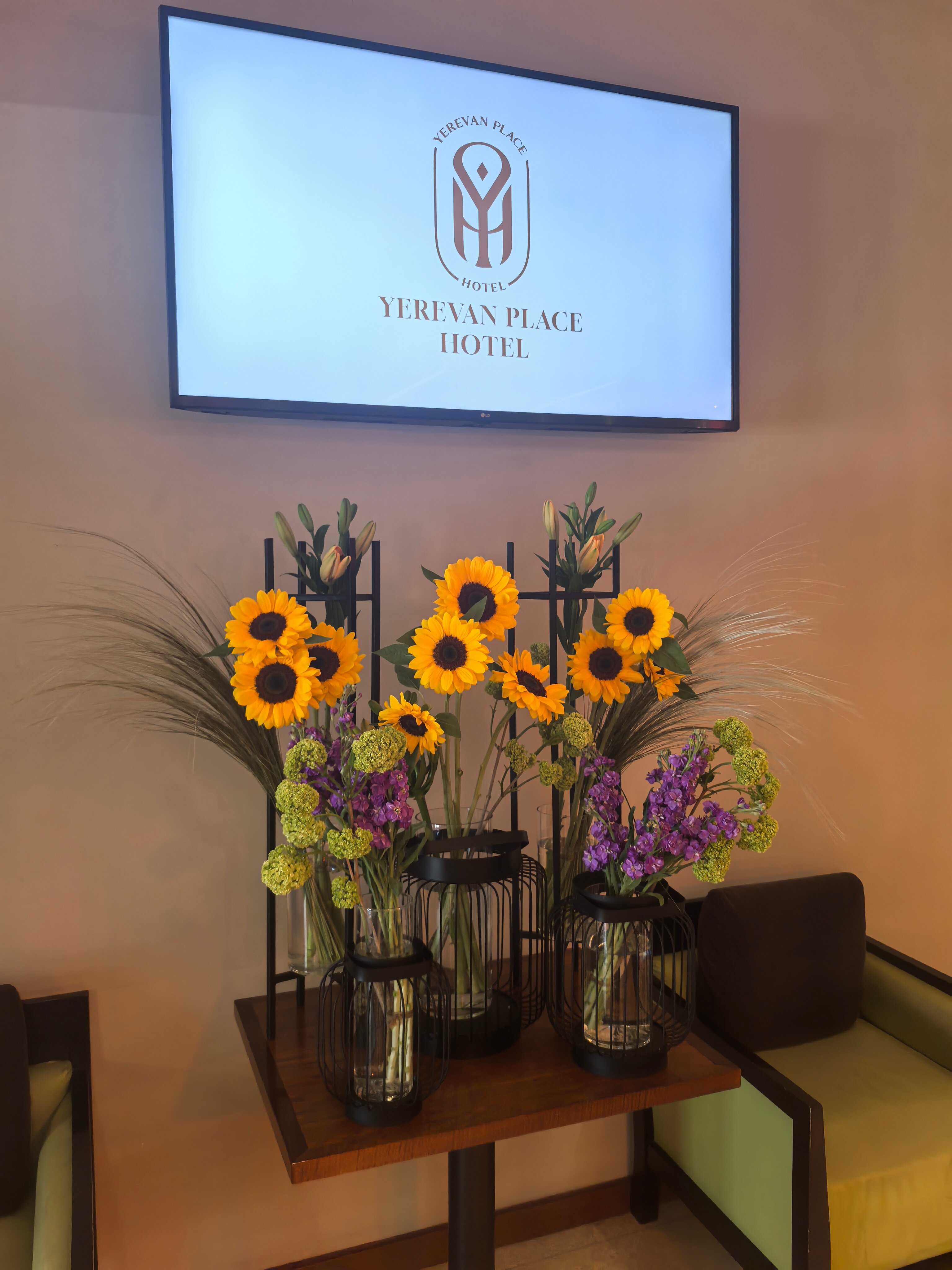 Фото Yerevan Place Hotel