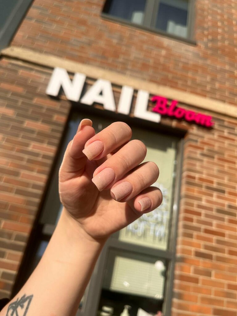 Dırnaq studiyası Nailbloom, Sankt‑Peterburq, foto