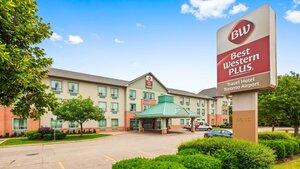 Гостиница Best Western Plus Travel Hotel Toronto Airport
