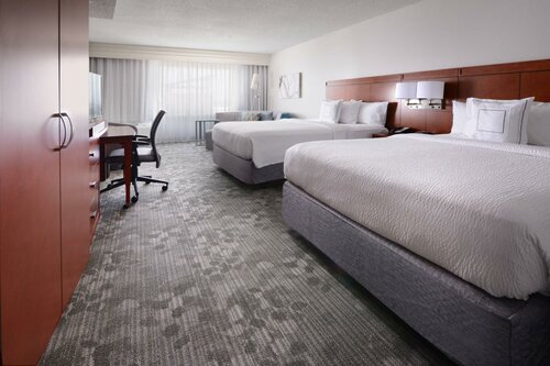 Гостиница Courtyard by Marriott Houston Pearland