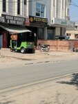 Pizza Vibes, Johar Town, Lahore (Johar Town, Block R, R Block Road, 295), restaurant