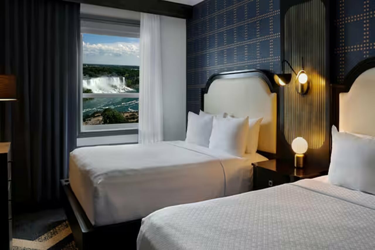 Фото Crowne Plaza Niagara Falls Fallsview