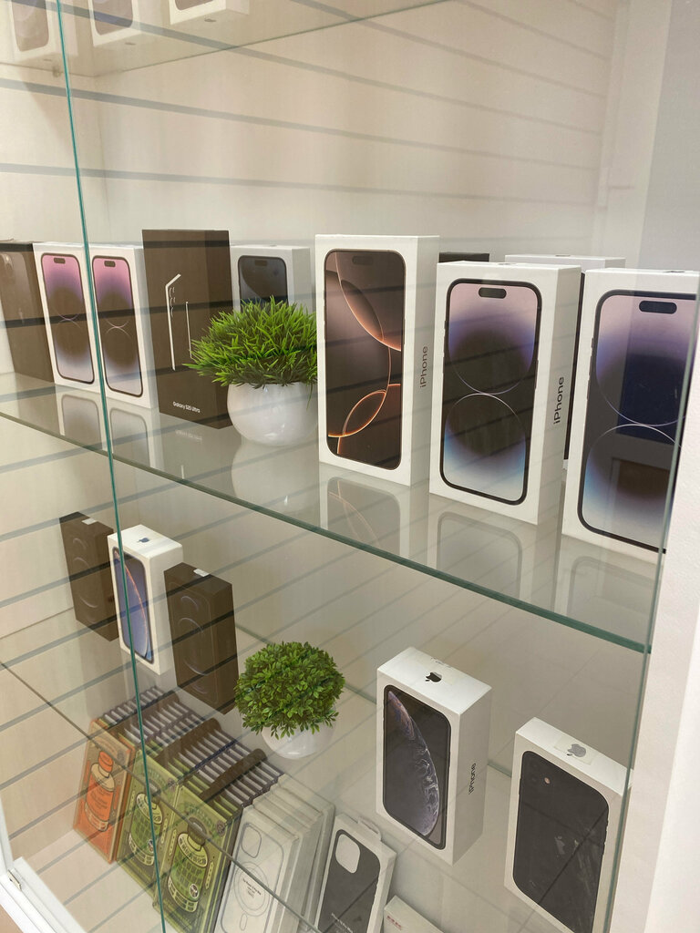 Electronics store Apple Eysk, Yesk, photo