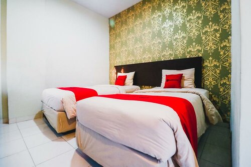 Гостиница Reddoorz Plus Near Mall Panakukang 2 в Макасаре