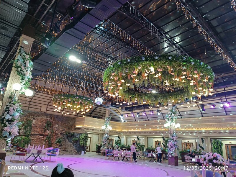 Garajda bir qizni sikdim