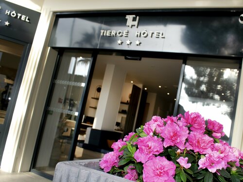 Гостиница Tiercé Hotel в Кань-сюре-Мер