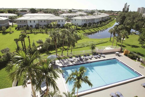 Гостиница La Quinta Inn & Suites by Wyndham Coral Springs Univ Dr в Корал Спрингс