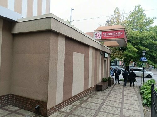 Olomon qora tanlilar navbatma-navbat bir qizning ichiga kirib ketishdi